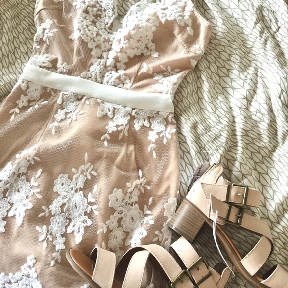 SOLD Beige/lace mini spring dress - Picture 9 of 10